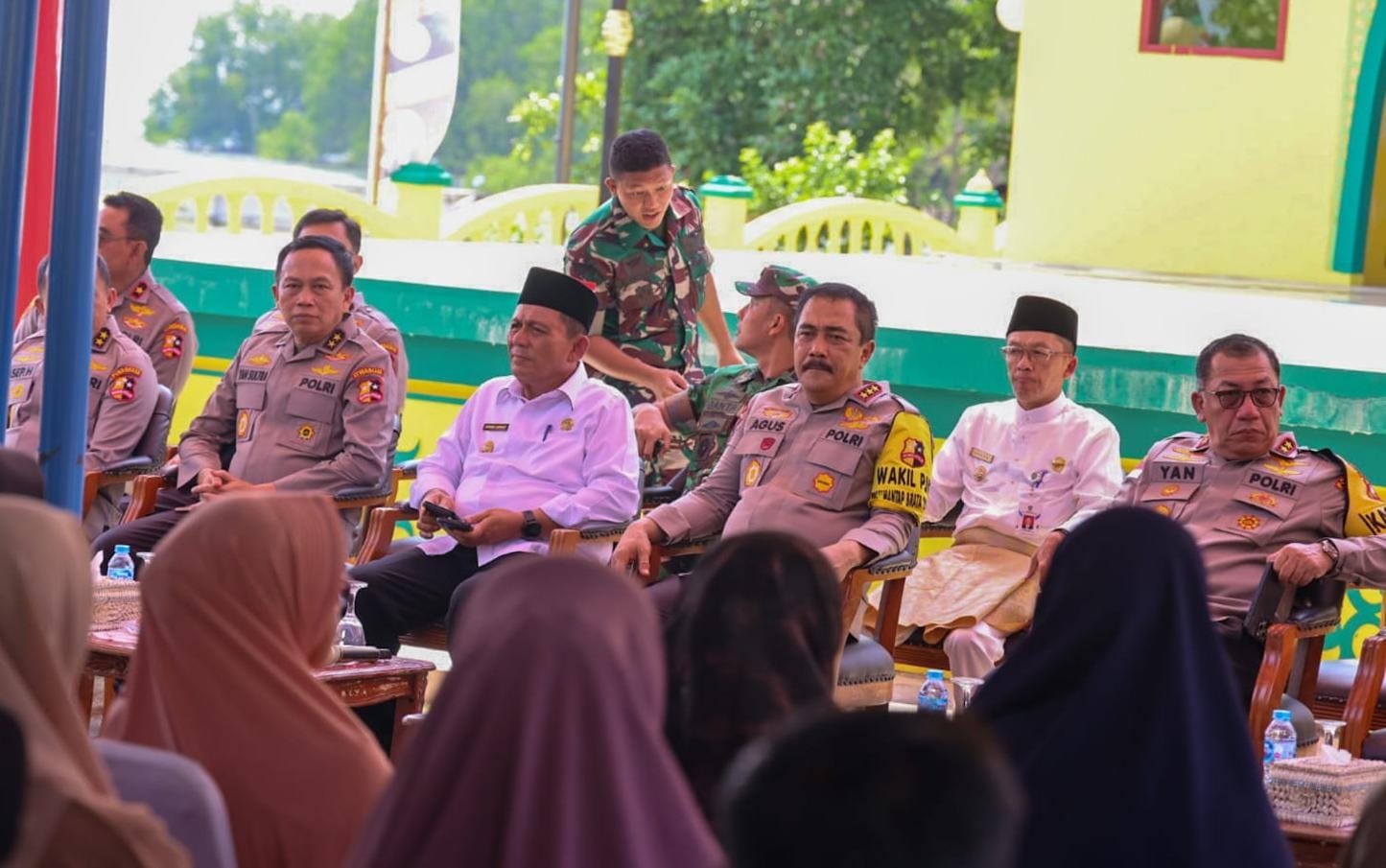 Wakapolri Komjen Pol Agus Andrianto Kunjungi Pulau Penyengat Serahkan