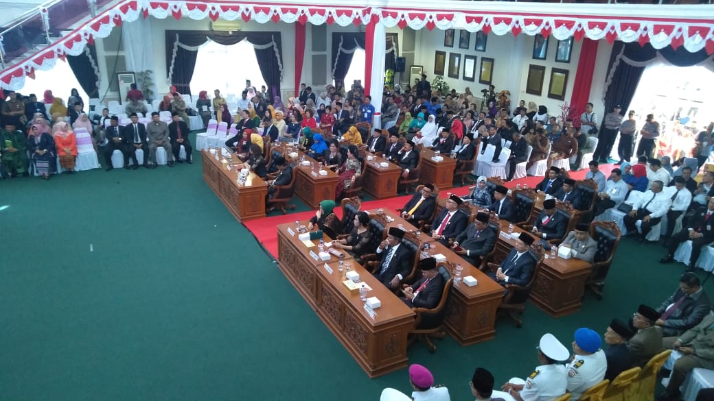 Anggota DPRD Kota Tanjungpinang Periode 2019-2024 usai dilantik oleh Ketua Pengadilan Negeri Tanjungpinang, Senin (2/9). 