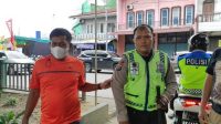 Polisi-lalulintas-gadungan-Darwin-Antonius-Sibarani-37-diamankan-ke-pos-lantas-Polsek-Delitua