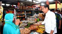 Presiden-Jokowi-Tinjau-Aktivitas-Perdagangan-di-Pasar-Sentul-1024x683