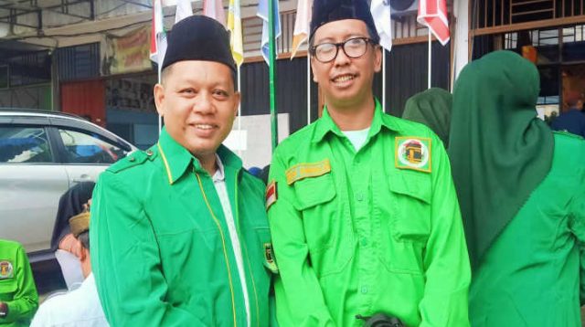 Wakil Ketua DPC PPP Tanjungpinang Rony Nainggolan (Kanan) bersama Maskur Tilawahyu