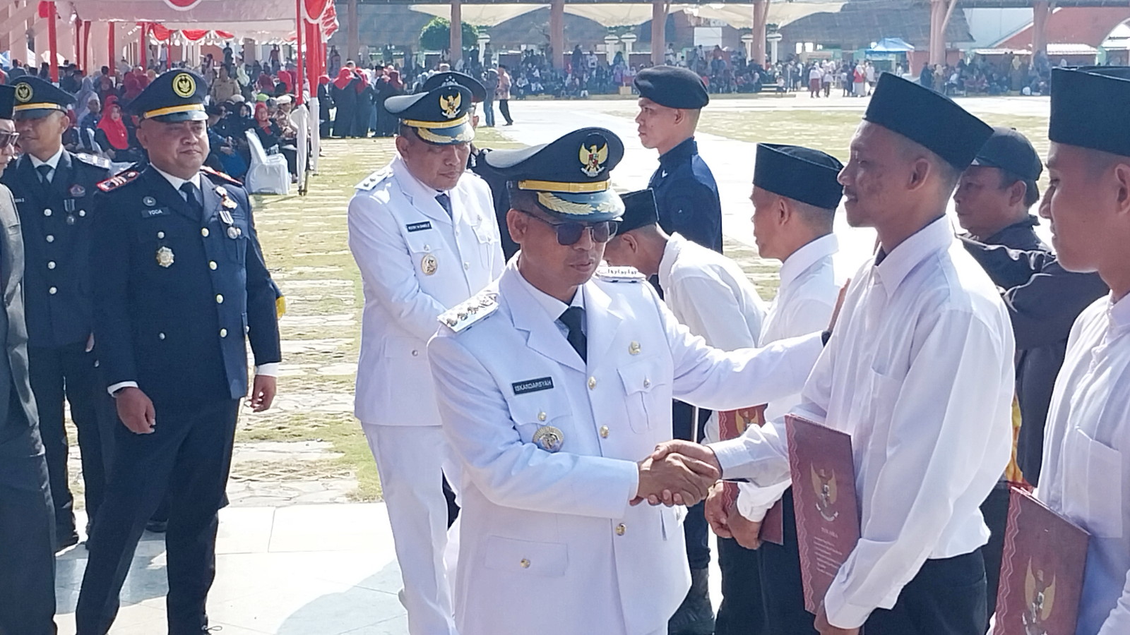 1786938590-picsay