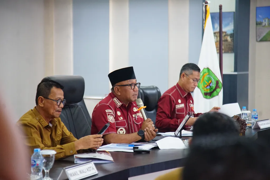big-9043-261006-pimpin-rakor-opd-wali-kota-lis-tegaskan-persiapan-